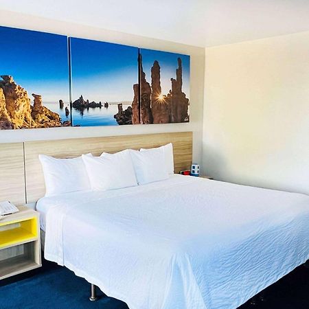 Days Inn By Wyndham Ridgecrest Near China Lake Naval Station Екстериор снимка